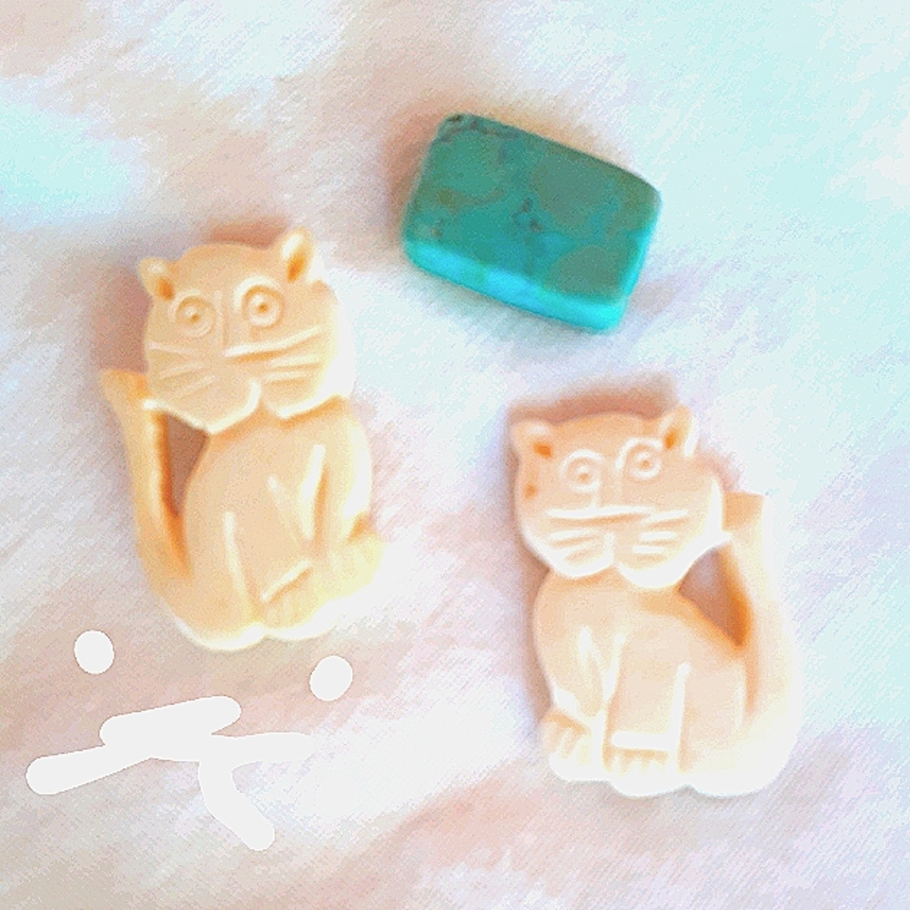 2 Kitty Cat Vertical drilled Beads